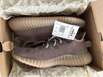Yeezy Boost 350 V2 Monmis size 8.5M or 10W