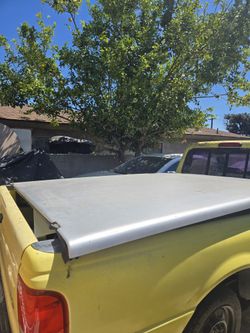 Truck bed top cover