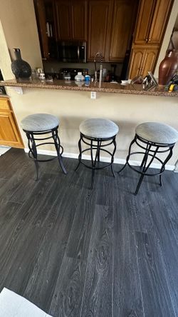 3 Bar stools