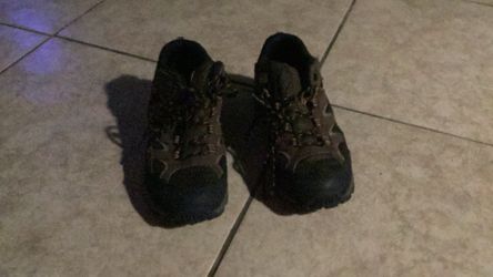 Merrill Boys hiking boots 4.5