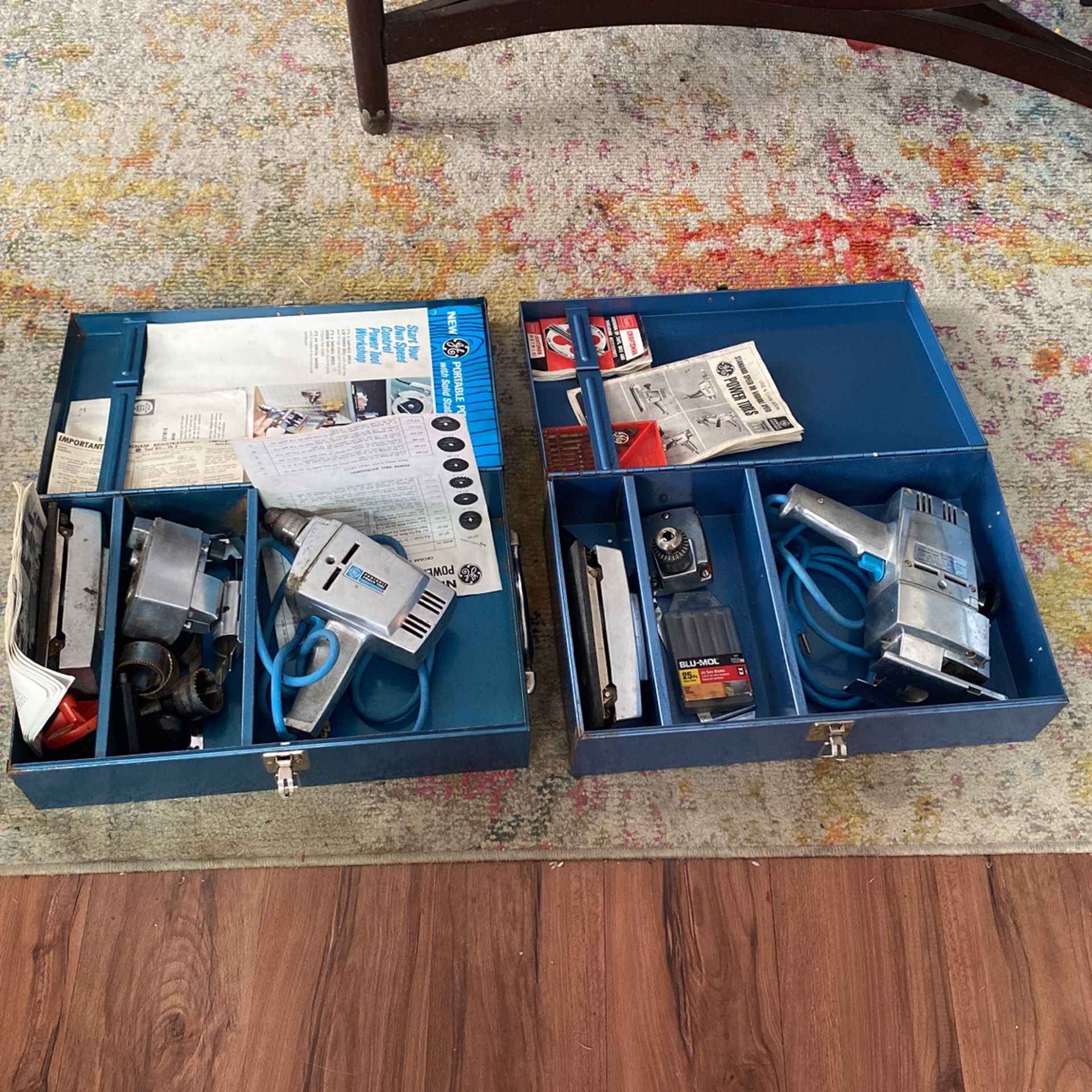 1 Screw gun And 1 3&1 Screw gun jigsaw sander All Together two items