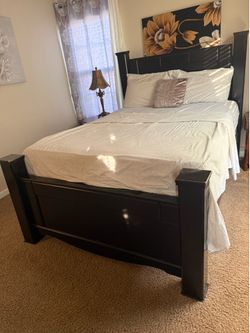 Queen bed with matress