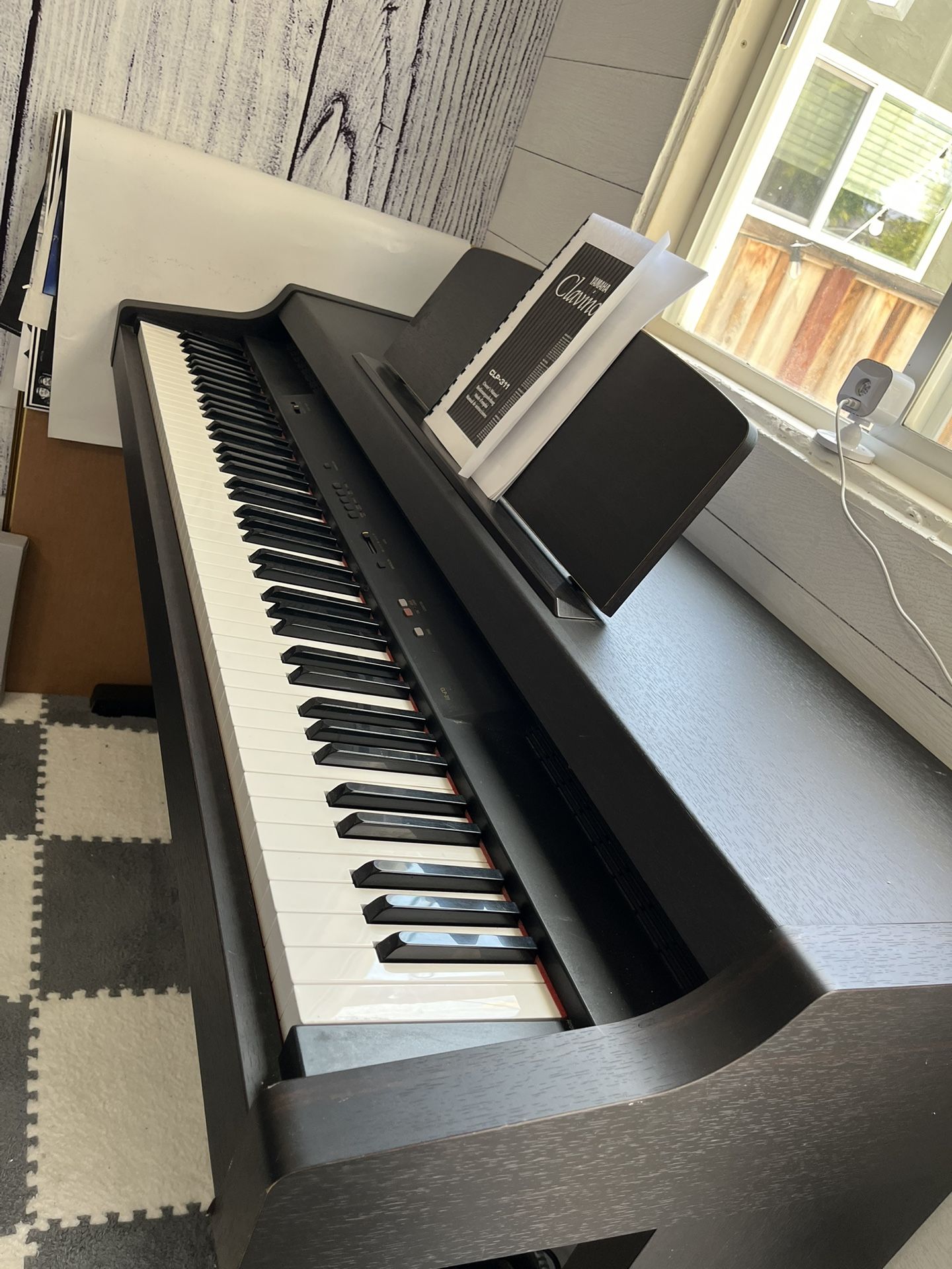 Yamaha Clavinova CLP-311 electric piano