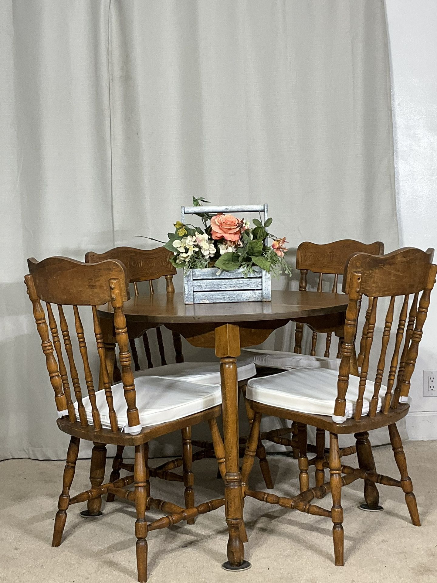 Super Cute Vintage Kitchen Table With 4 Chairs SOLID WOOD!