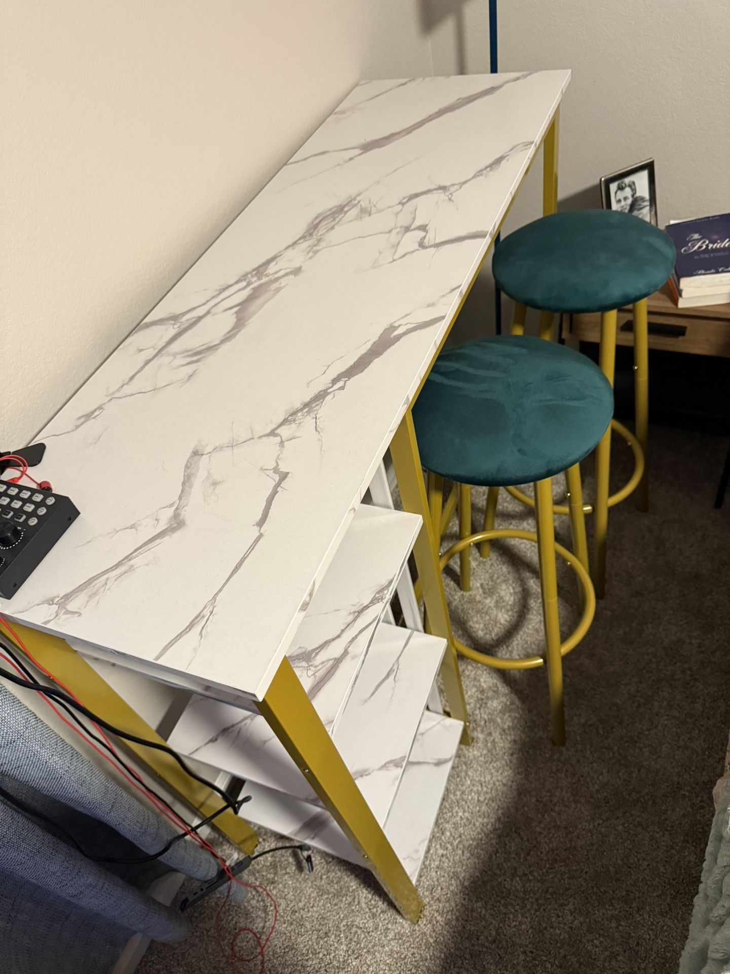 Bar Table With Stools!