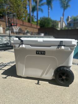 ** $347 ** NEGOTIABLE ** YETI TUNDRA HAUL Perfect for Beach, Camping and more!!!