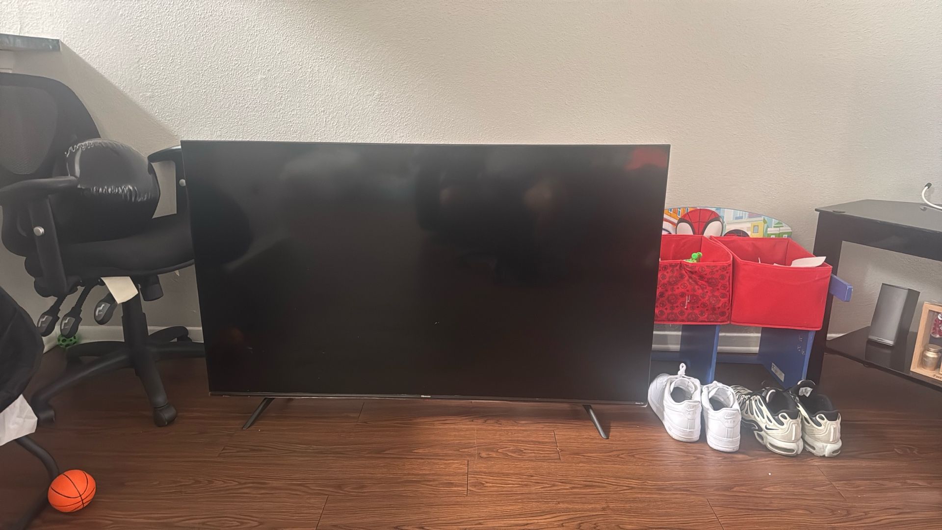 55 INCH HISENSE ROKU TV