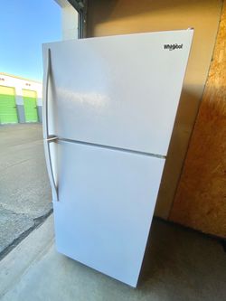 Whirlpool Refrigerator white color. ( 28” w x 63”H )