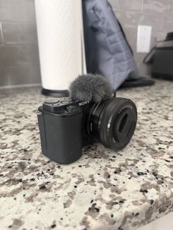 Sony ZV-E10 Mirrorless Camera with 16-50mm Lens