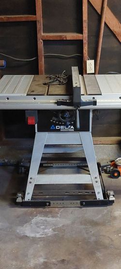 10 inch table saw great condition 110 or 220