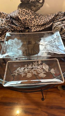 2 Very Pretty glass serving trays/ both for 8.00