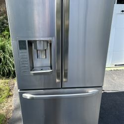 REFRIGERATOR 