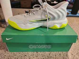 Nike Giannis Immortality 4 Size 10 New!