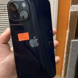 Factory Unlocked Iphone 14 256 gb comes with store warranty 