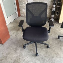 Black Mesh Back Office Chairs 