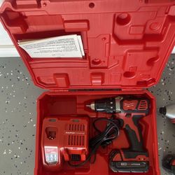 MILWAUKEE M18 DRILL KIT