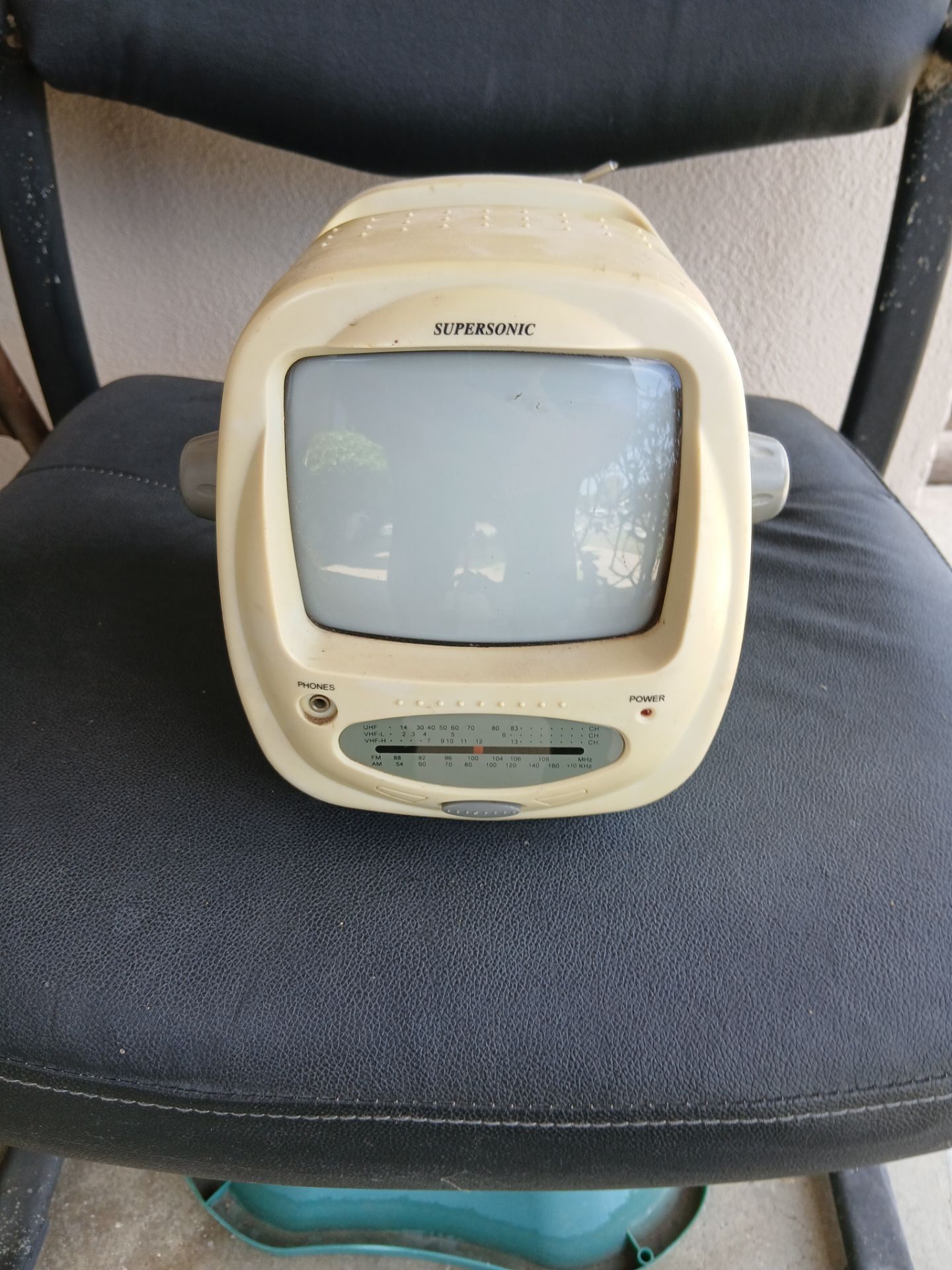 Display/screen Riado Supersonic TV with radio for Sale in Santa Ana, CA - OfferUp