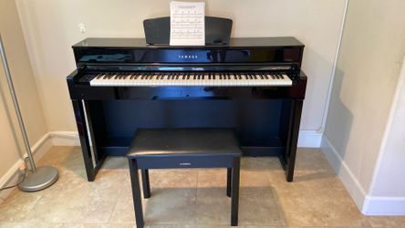 Yamaha Clavinova CLP-535 Digital Piano + Bench