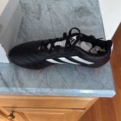 Soccer cleats