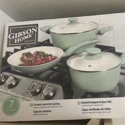 Brand New Gibson Cooking Set