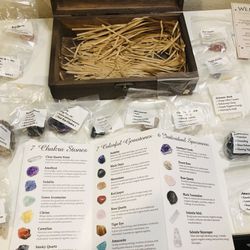 NEW Aovila Healing Crystals 23 Healing Chakra Stones Wooden Gift Set