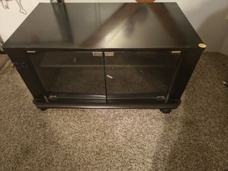 18"D X 37"W X 21.5"H TV Stand