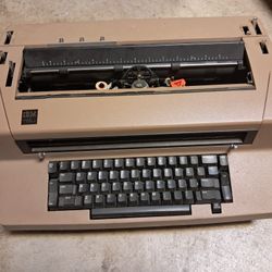 IBM Selectric III FREE- Does Not Power On