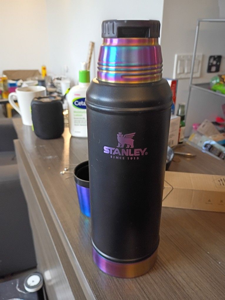 Stanley Classic Legendary Vacuum Bottle 2.0 qt