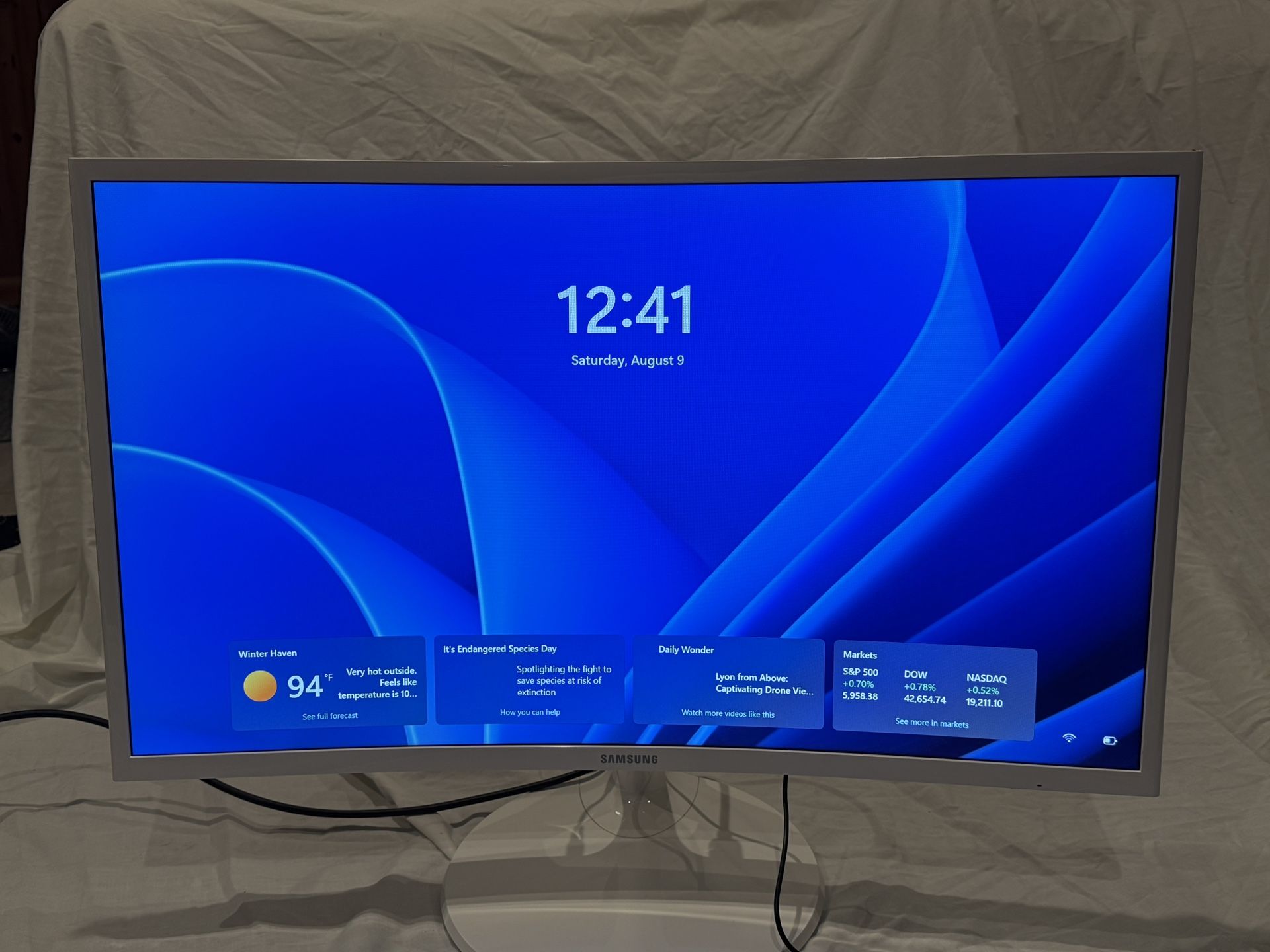27” Samsung Curved Monitor, White