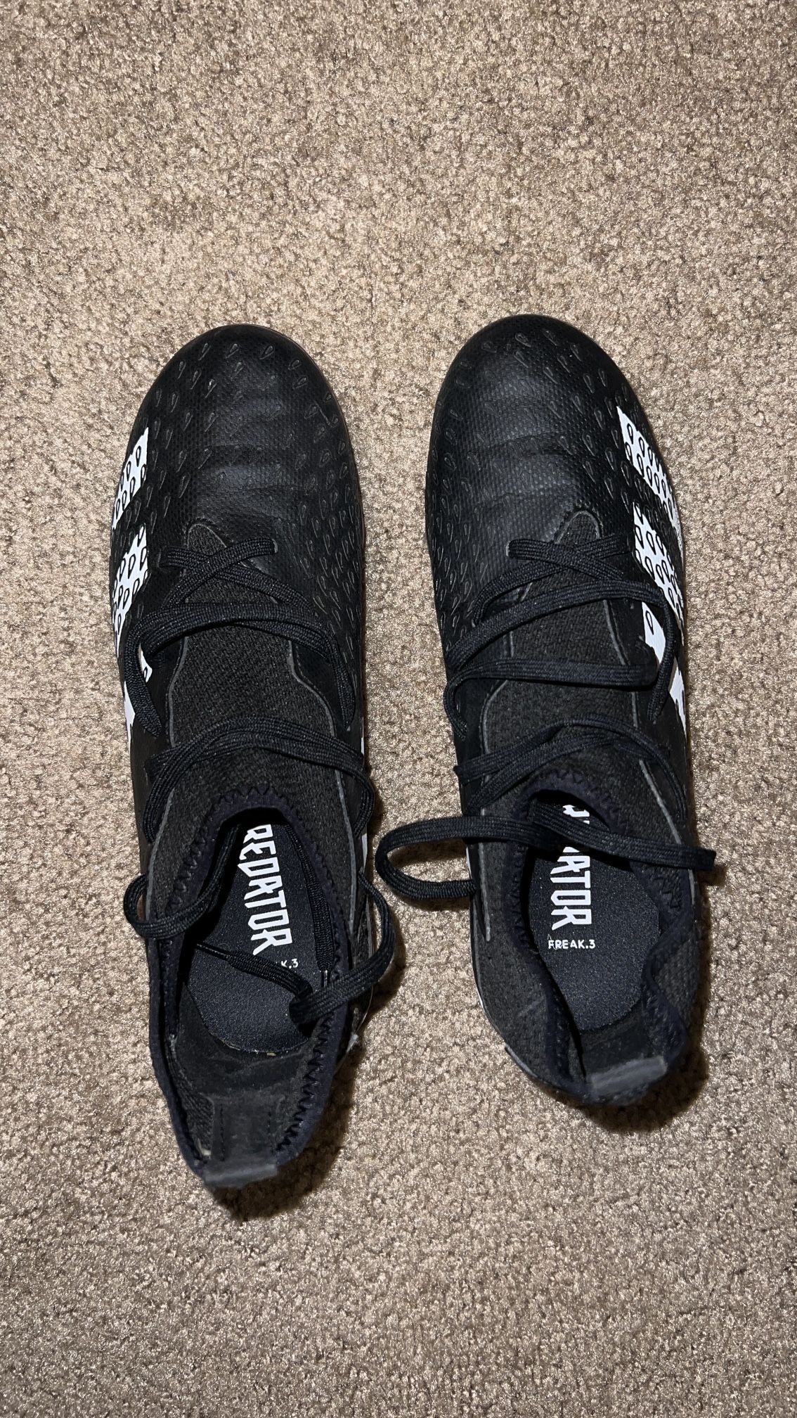 Adidas Cleats (men’s 5.5 size / talla 5.5 hombre)