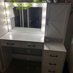 mirror vanity desk with lights 