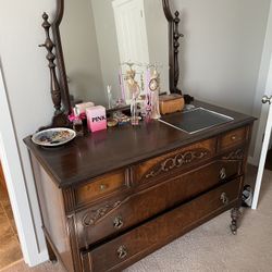 Rockford Antique Bedroom Set