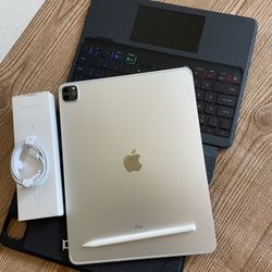 iPad Pro 12.9” (2020 model) 4th Generation 256gb  WiFi + Cellular Unlocked with pen  & keyboard 