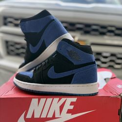 Jordan’s Size 7 Men’s 8.5 Women’s 