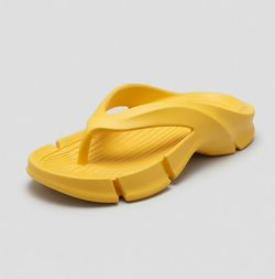 Women size 9 Yellow Platform Flip-Flop Sandals Summer Beach Thicken soft cushion