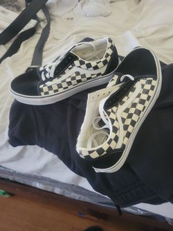 Never Worn Van's 9.5 40$