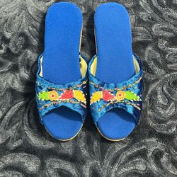 FILIPINA SANDALS - SIZE 9