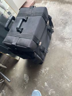 Stylist hair rolling storage