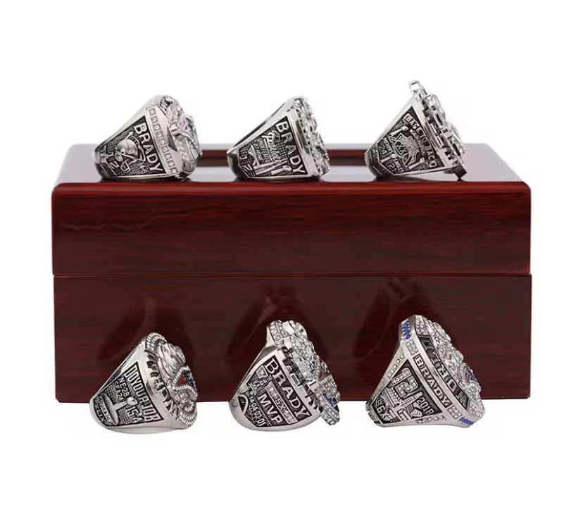 New England Patriots Championship Replica Rings Set With Wooden Box