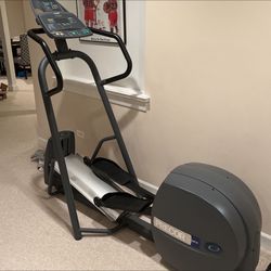 PRECOR EFX 5.17I ELLIPTICAL TRAINER