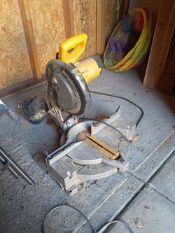 DeWalt saw