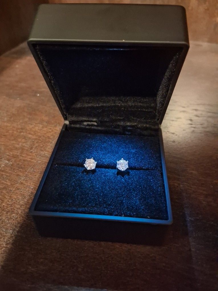 VVS1 Moissanite Earrings