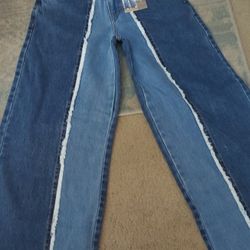 Girl's Levi's high rise baggy two tone jeans.