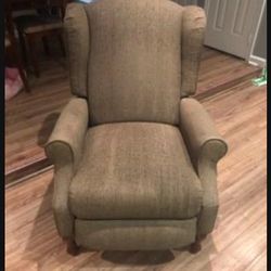 Haverty’s Small Recliner
