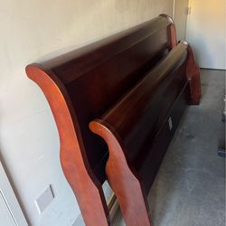 King Size Sleigh Bed w/ 2 nightstands