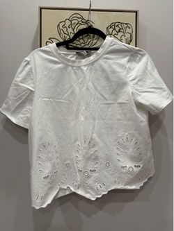 Bagatelle Collection White Eyelet Hem Short Sleeve Top Women’s Medium ~ NWOT