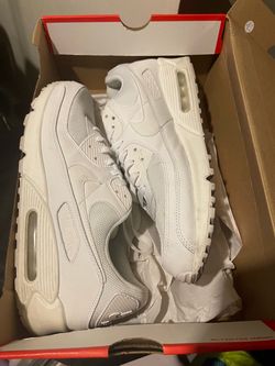 White Nike men’s shoes