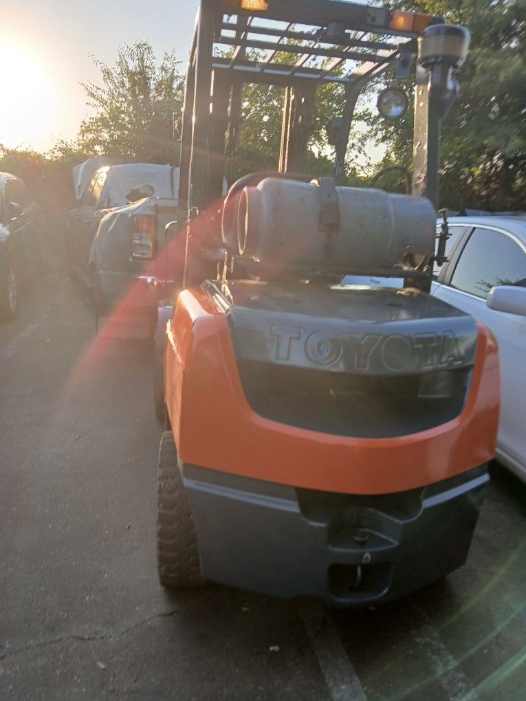 2010 Toyota Forklifts 8 series