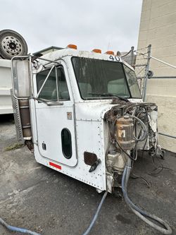 2001 365 Peterbilt Cab and hood