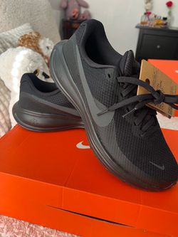 Women Black Nikes